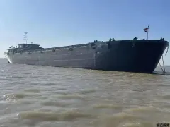 4835吨江船