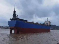 沿海1088箱前驾后仓集装箱船